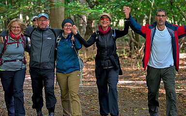 Wandergruppe im Wald