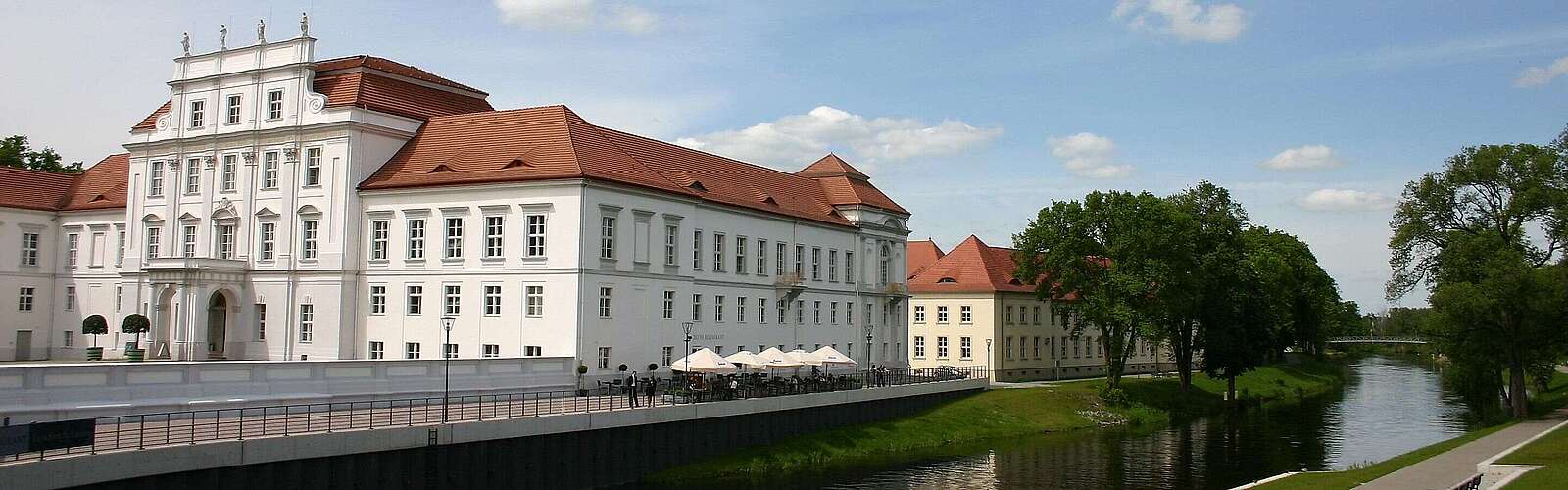 Schloss Oranienburg vom Wasser aus