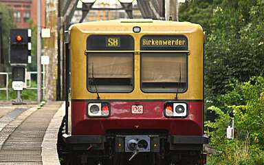 S-Bahn S8 nach Birkenwerder (WikimediaCommons)
