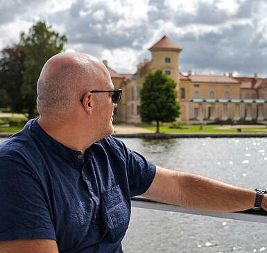 Blick vom Ausflugsschiff aufs Schloss Rheinsberg