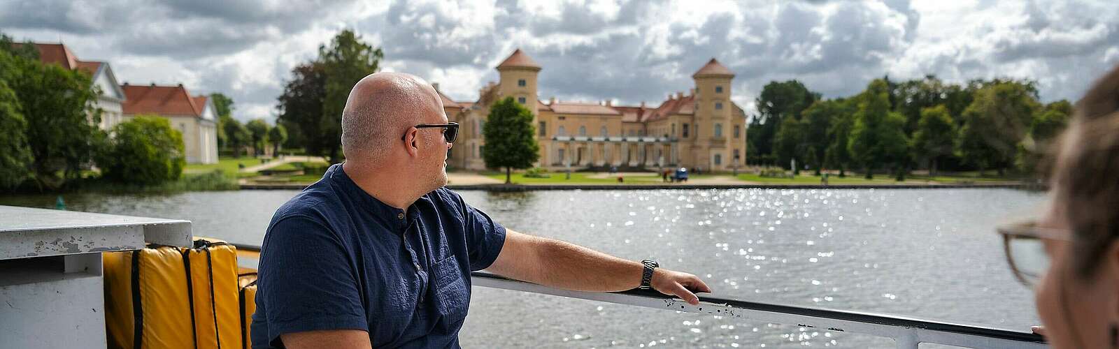 Blick vom Ausflugsschiff aufs Schloss Rheinsberg